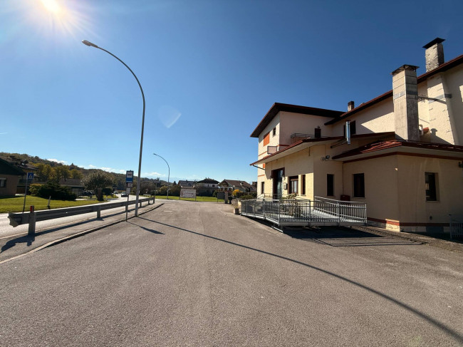 Locale commerciale in vendita a Sedico