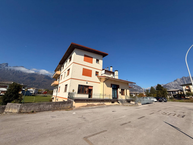 Locale commerciale in vendita a Sedico