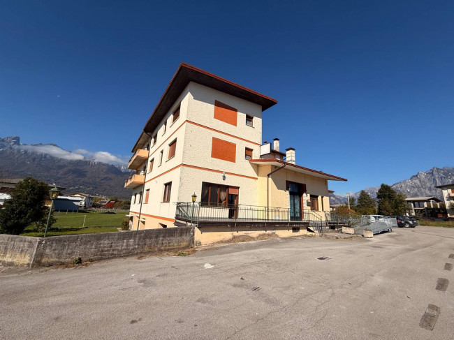 Locale commerciale in vendita a Sedico