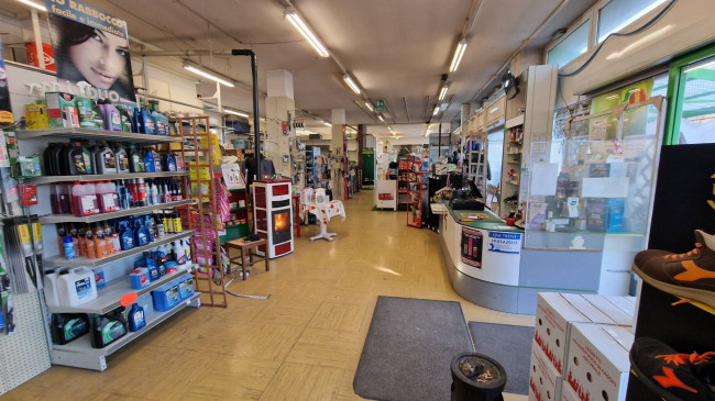 Locale commerciale in vendita a Ponte nelle Alpi