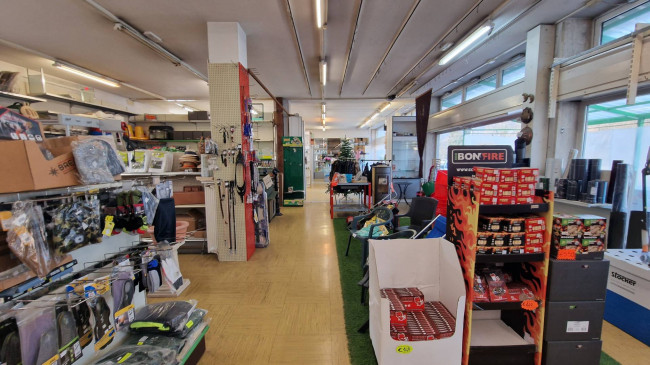Locale commerciale in vendita a Ponte nelle Alpi