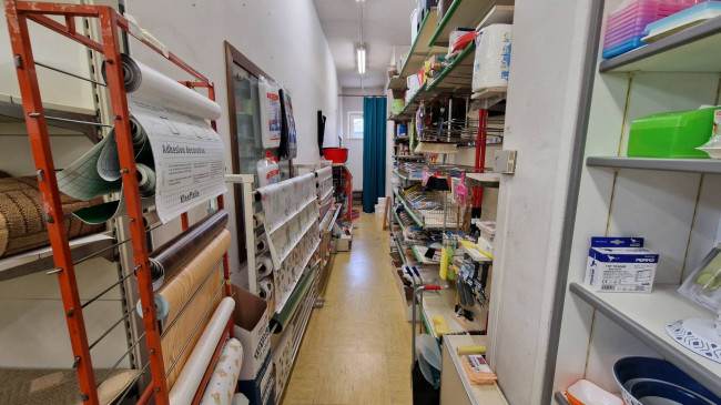 Locale commerciale in vendita a Ponte nelle Alpi