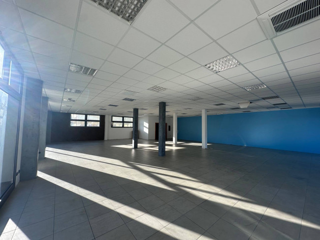 Locale commerciale in affitto a Sedico