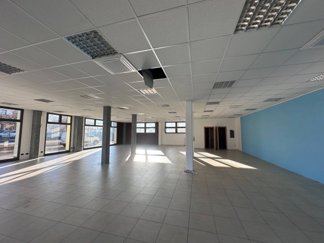 Locale commerciale in affitto a Sedico