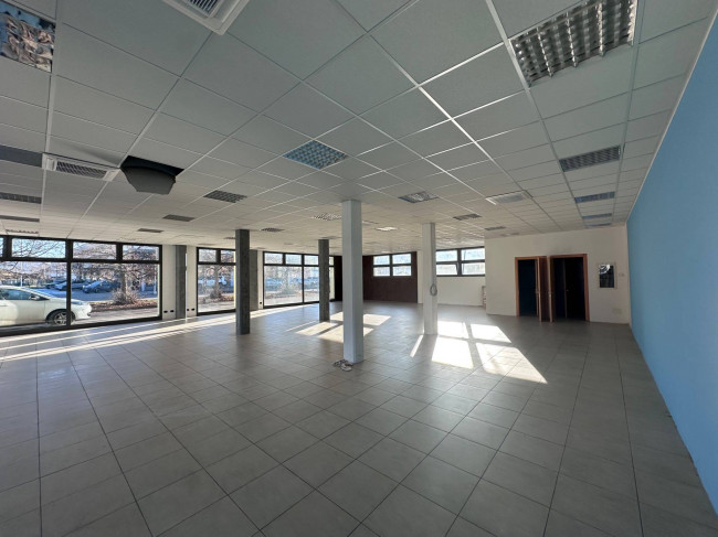 Locale commerciale in affitto a Sedico