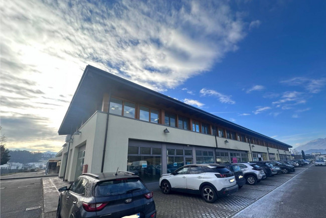 Locale commerciale in affitto a Sedico