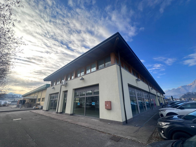 Locale commerciale in affitto a Sedico