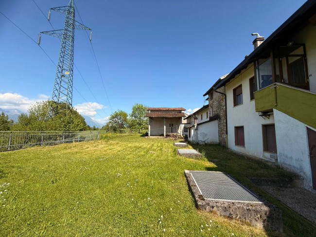 Porzione di Casa in vendita a Borgo Valbelluna
