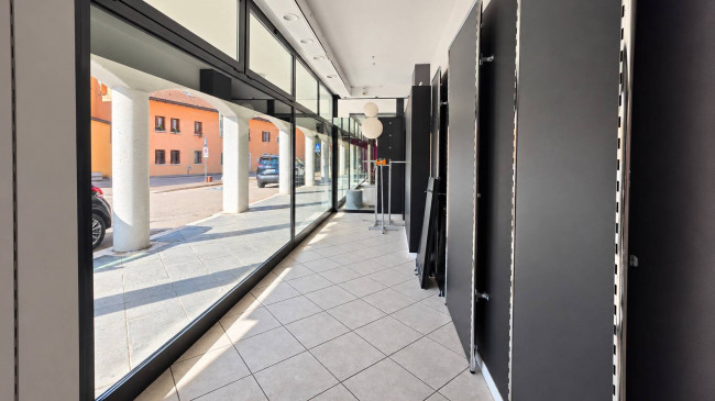 Locale commerciale in vendita a Ponte nelle Alpi