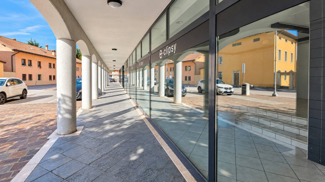 Locale commerciale in vendita a Ponte nelle Alpi