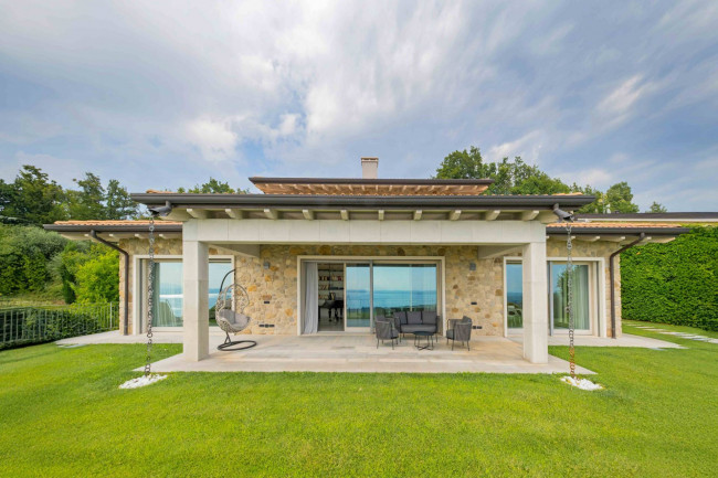 Villa in vendita a Cavaion Veronese