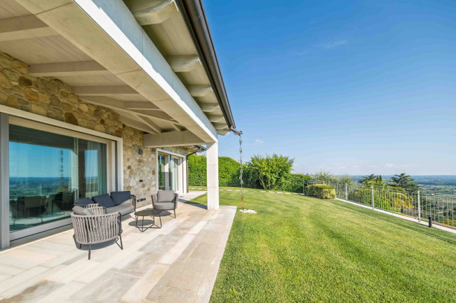 Villa in vendita a Cavaion Veronese