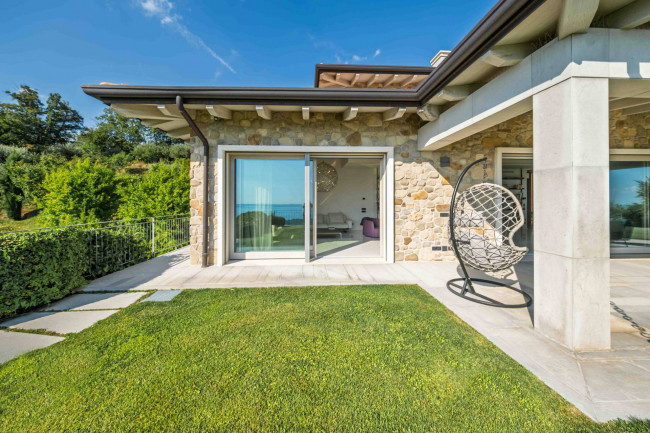 Villa in vendita a Cavaion Veronese