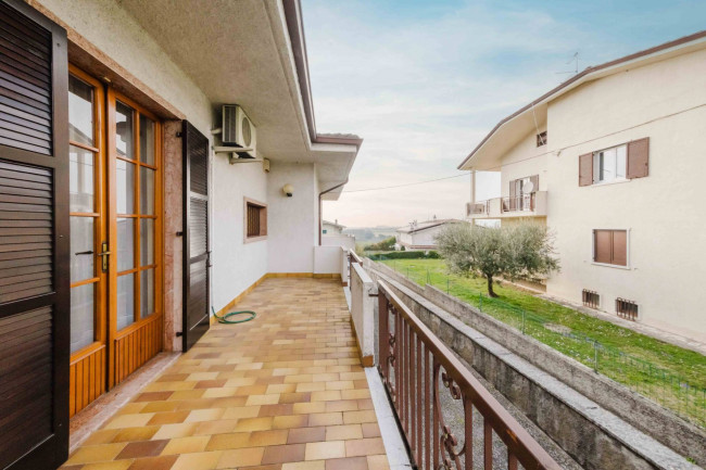 Villa in vendita a Pastrengo