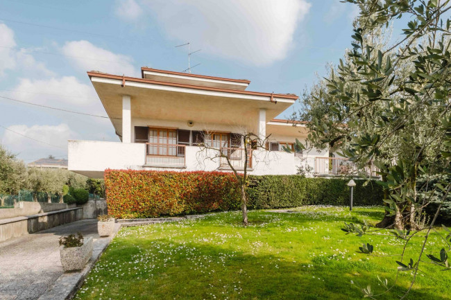 Villa in vendita a Pastrengo