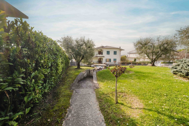 Villa in vendita a Pastrengo