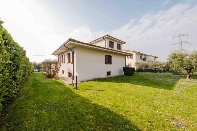 Villa in vendita a Pastrengo