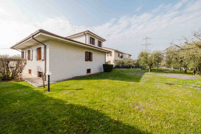 Villa in vendita a Pastrengo