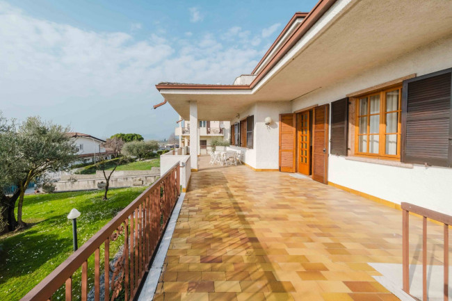 Villa in vendita a Pastrengo