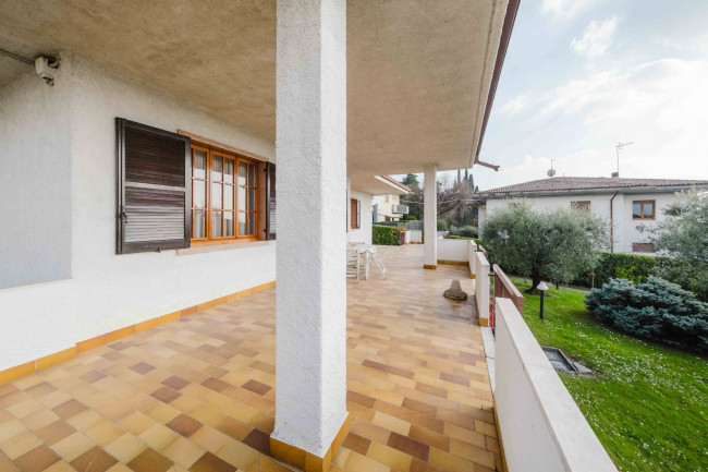 Villa in vendita a Pastrengo