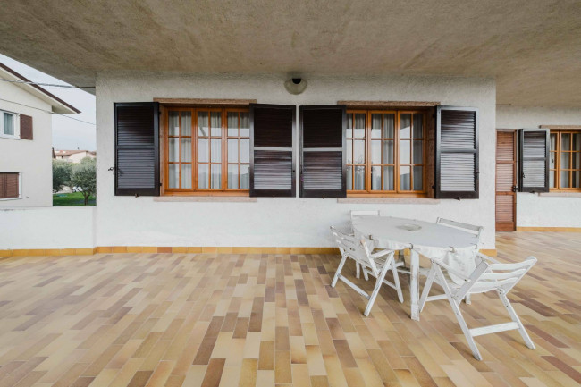 Villa in vendita a Pastrengo