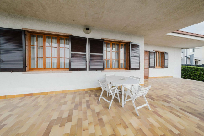 Villa in vendita a Pastrengo