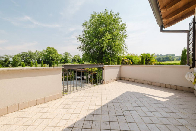 Villa in vendita a Castelnuovo del Garda