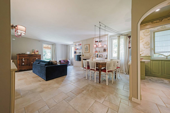 Villa in vendita a Castelnuovo del Garda