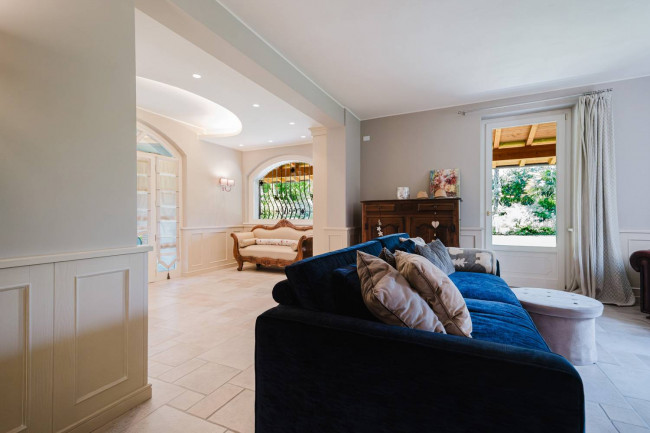 Villa in vendita a Castelnuovo del Garda
