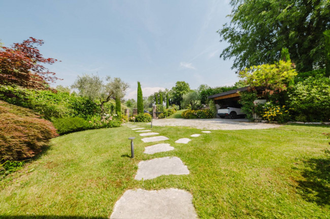 Villa in vendita a Castelnuovo del Garda