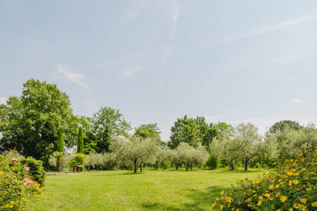 Villa in vendita a Castelnuovo del Garda