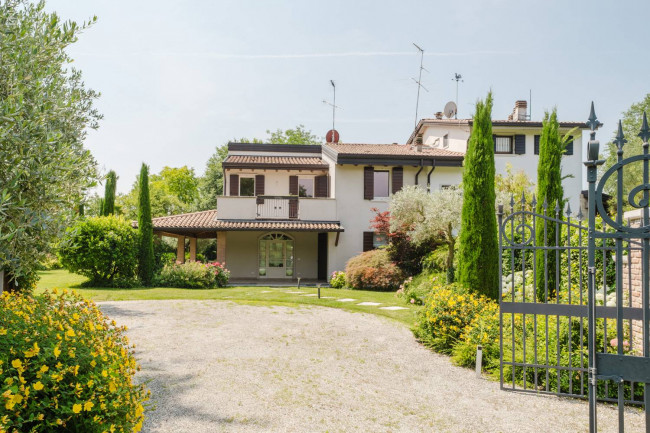Villa in vendita a Castelnuovo del Garda