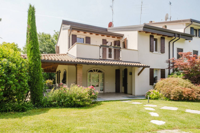 Villa in vendita a Castelnuovo del Garda