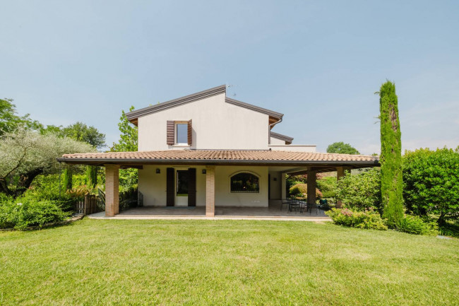 Villa in vendita a Castelnuovo del Garda