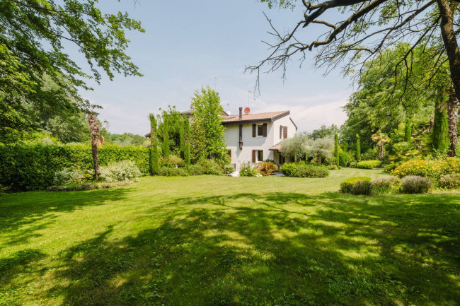 Villa in vendita a Castelnuovo del Garda