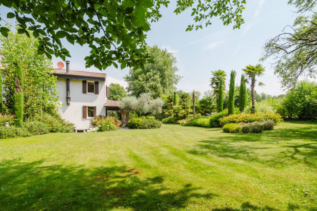 Villa in vendita a Castelnuovo del Garda