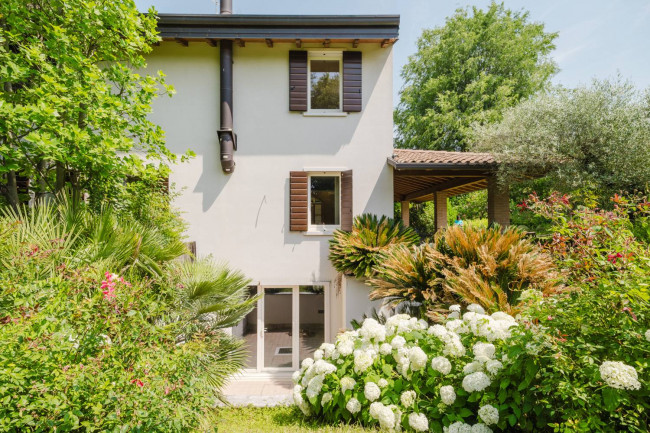 Villa in vendita a Castelnuovo del Garda