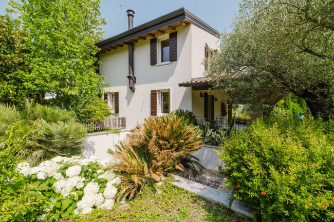 Villa in vendita a Castelnuovo del Garda