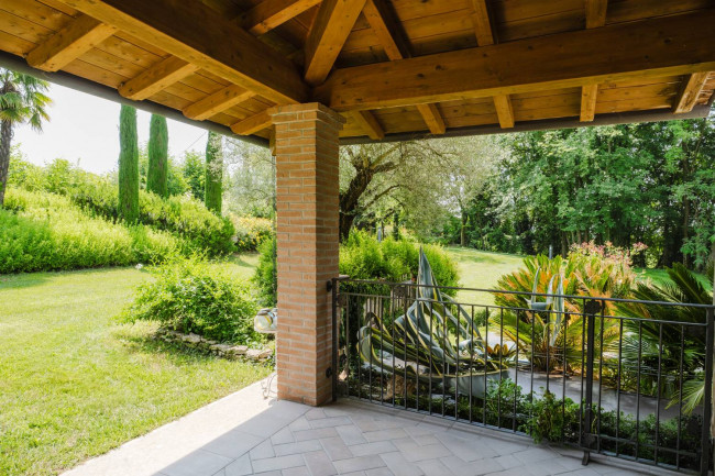 Villa in vendita a Castelnuovo del Garda