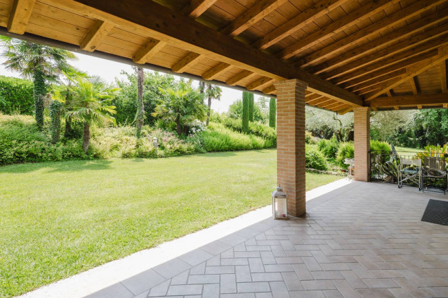 Villa in vendita a Castelnuovo del Garda