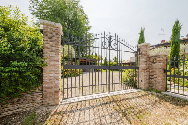 Villa in vendita a Castelnuovo del Garda