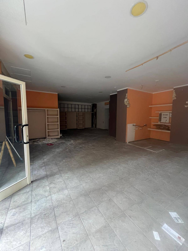 Attività commerciale in affitto a Roma