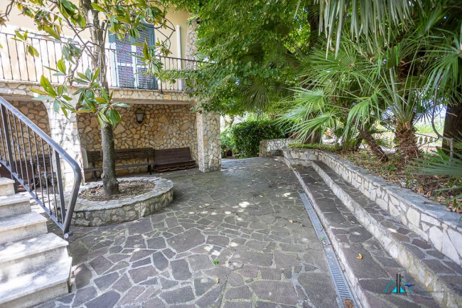 Villa in vendita a Collevecchio