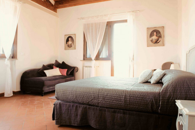 Villa adibita ad uso b&b in vendita a Fiumicino