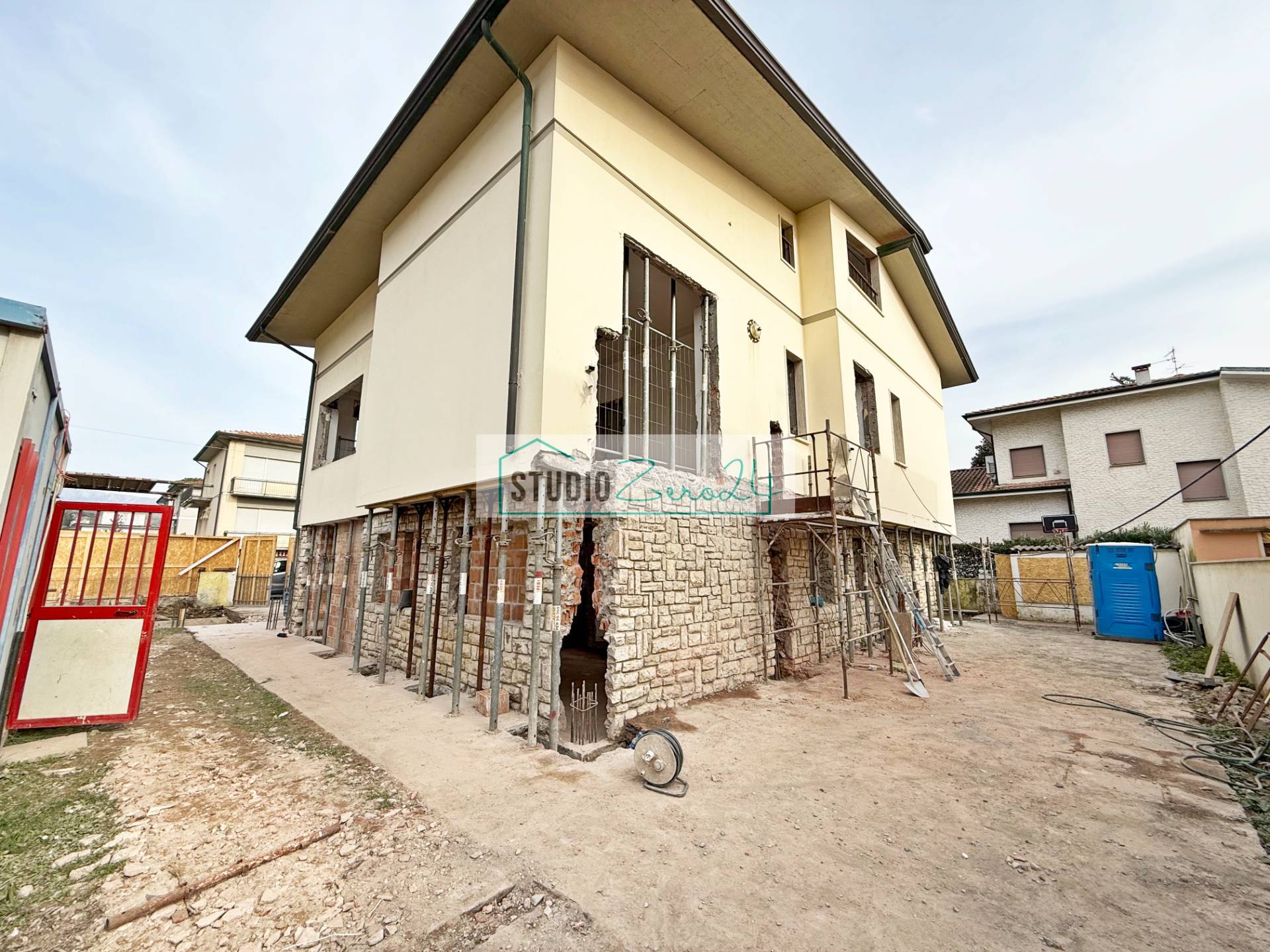 Villetta Bifamiliare in vendita a Camaiore