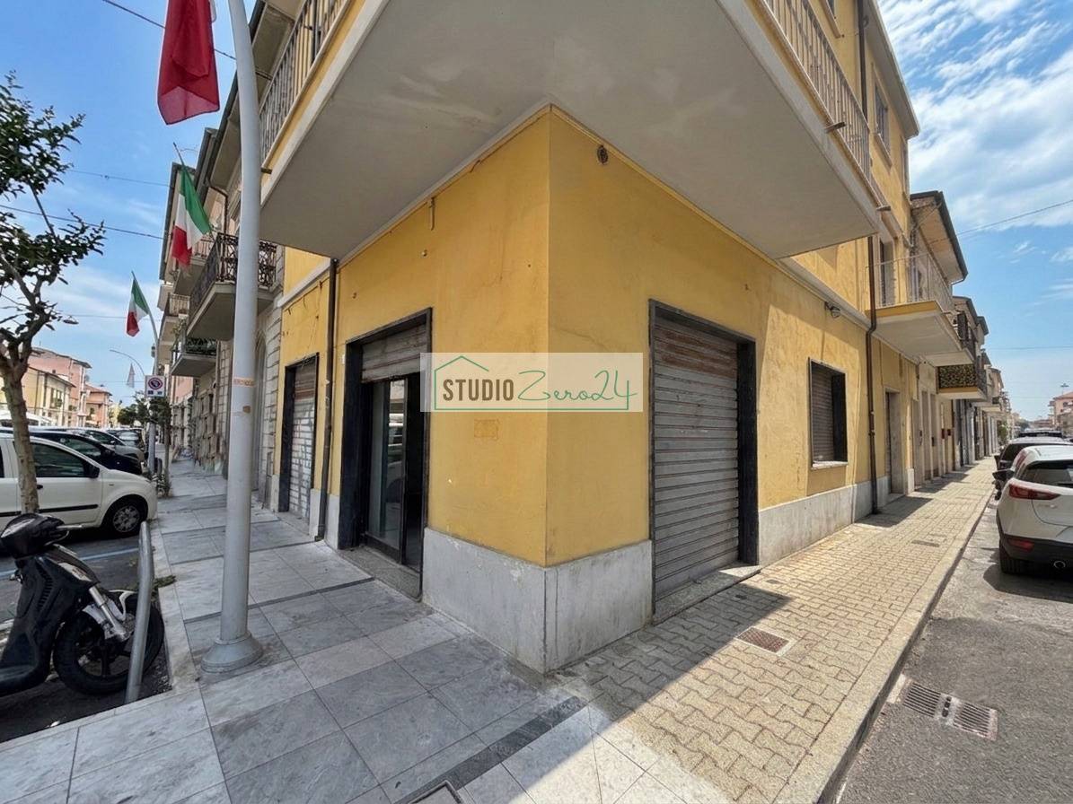 Locale commerciale in vendita a Viareggio