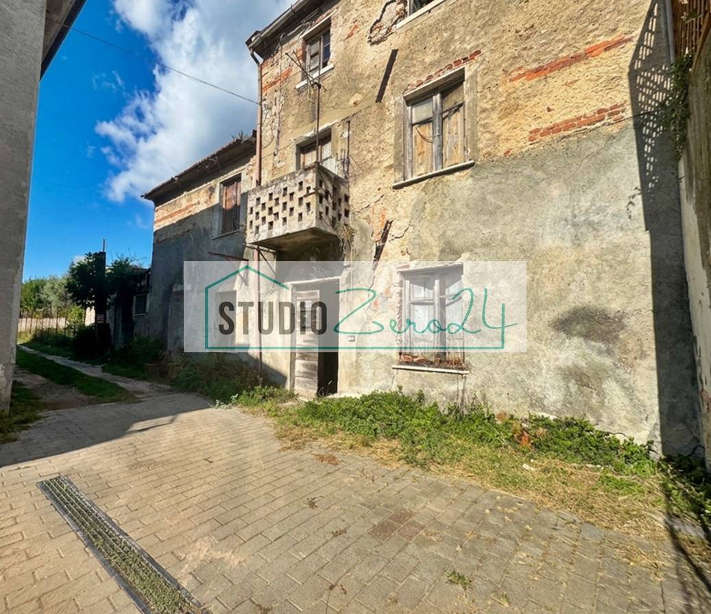 Single House for sale in Massa