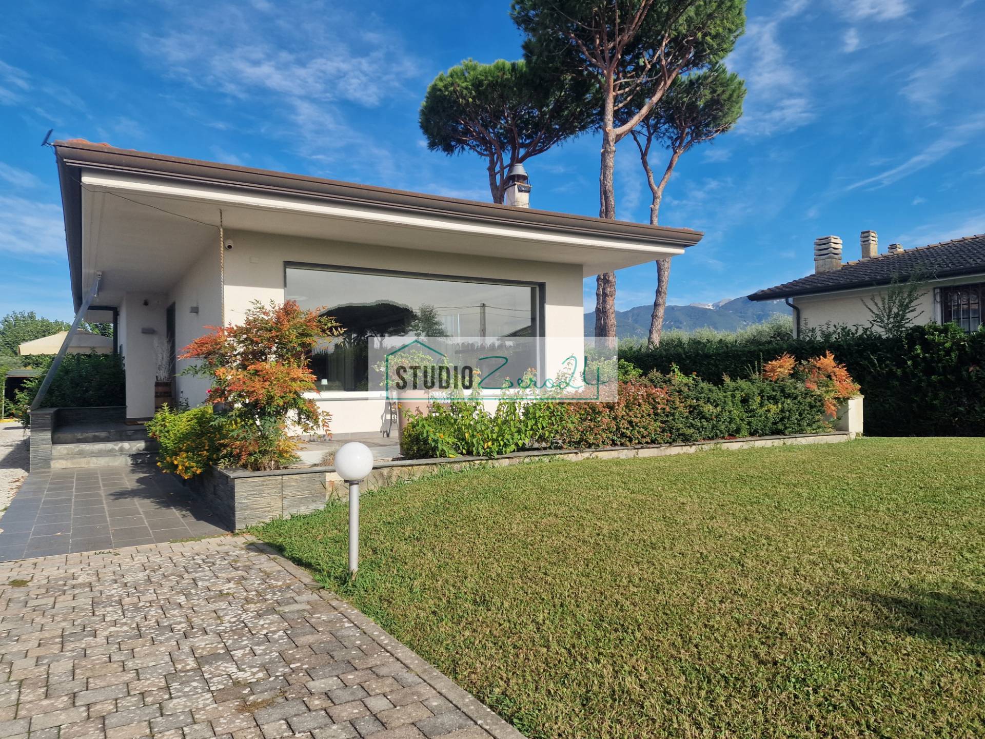 Villa for sale in Camaiore