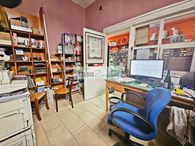 Locale commerciale in vendita a Viareggio