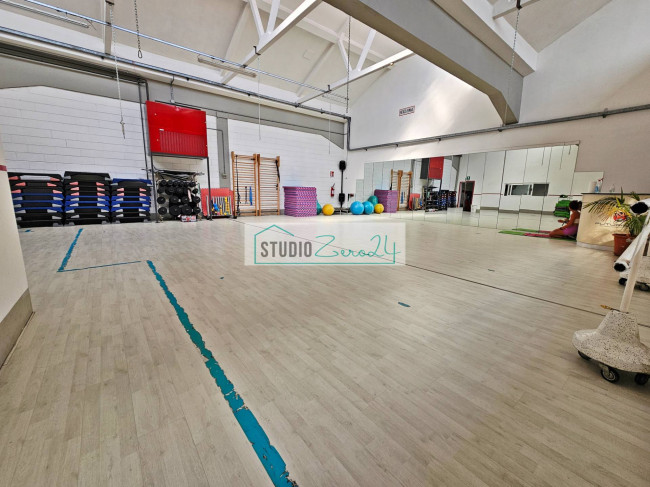 Locale commerciale in vendita a Massarosa